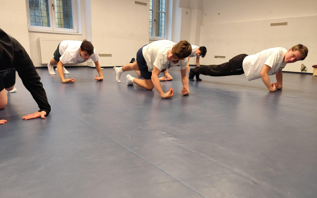 Dicsőség és Kondi!